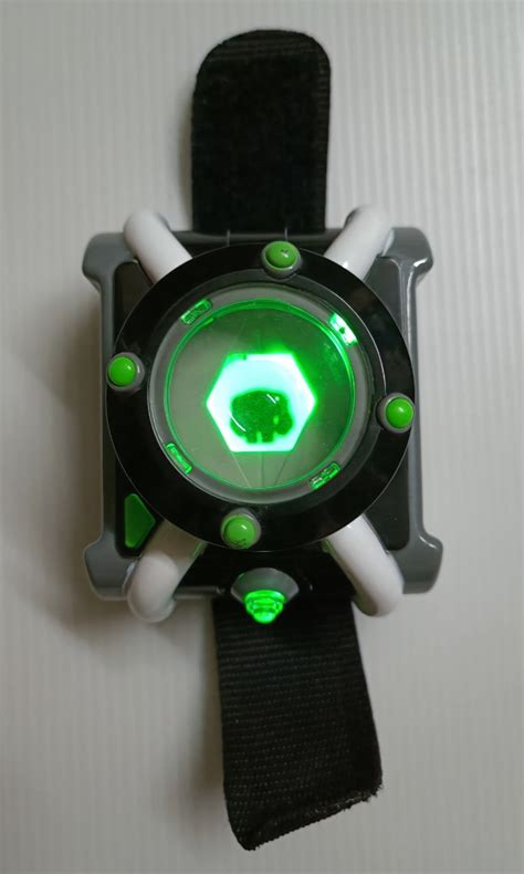 Ben 10 Omnitrix DELUXE FX 2007 Watch W/Lights Sounds Bandai Cartoon Net ...