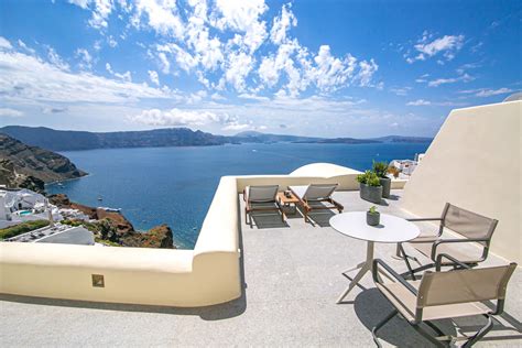 Luxury Villas Oia Santorini / Armeni Villas Oia Santorini / Caldera Views