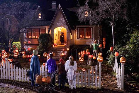 Best Neighborhoods to Trick or Treat in Los Angeles - Chernov Team