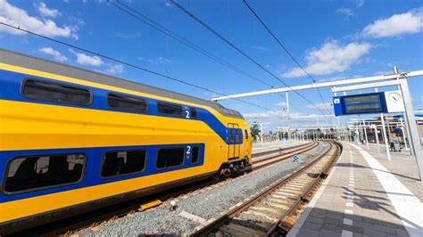 NS to run 1800 more trains a week but fewer on Fridays - DutchNews.nl