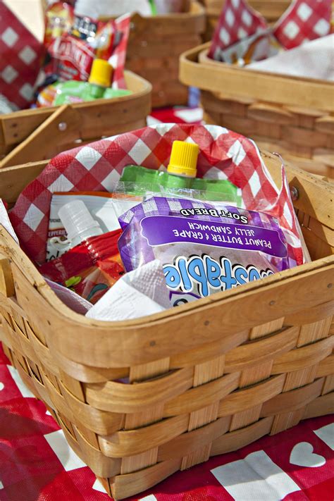 Picnic Basket Home Decor Ideas