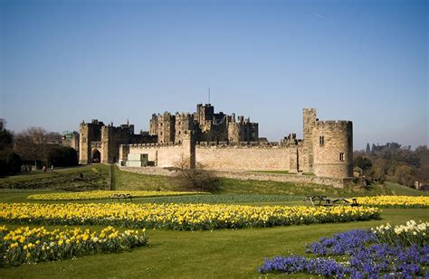 Great British Houses: Alnwick Castle - An Iconic Castle in ...