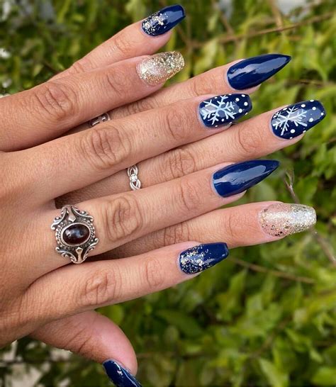 30+ Wondrous Winter Nail Design Ideas For 2020 - The Glossychic