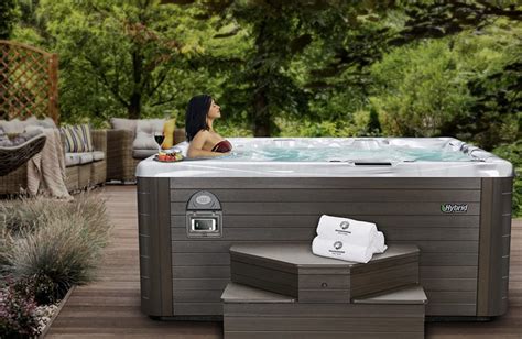 difference jacuzzi and hot tub | Canadian Home Leisure