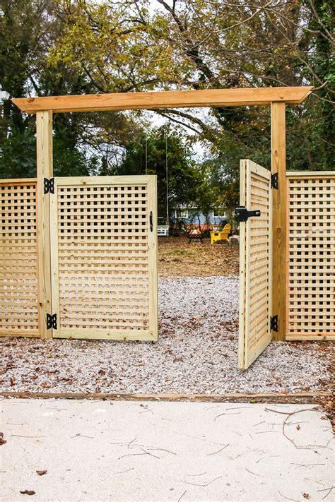 How to Build a Window Pane Lattice Privacy Fence and Gate - Pretty ...