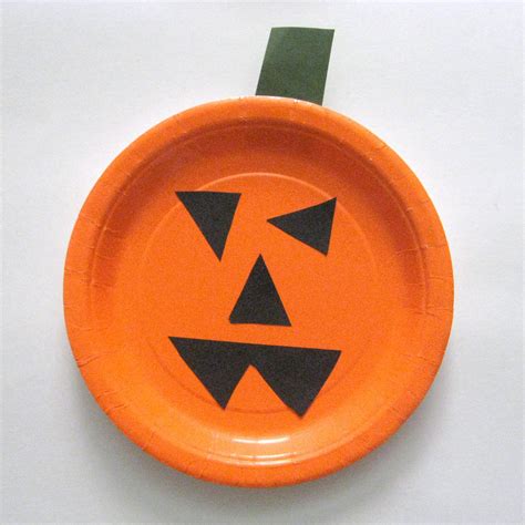 Paper Plate Pumpkins | Fun Family Crafts