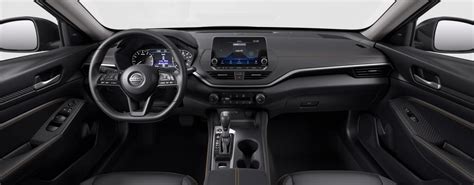 2020 Nissan Altima Interior | Straub Nissan