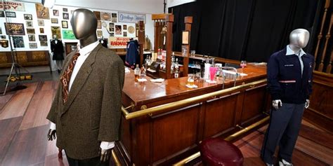 'Cheers' bar fetches $675K at classic TV auction in Dallas | Fox News