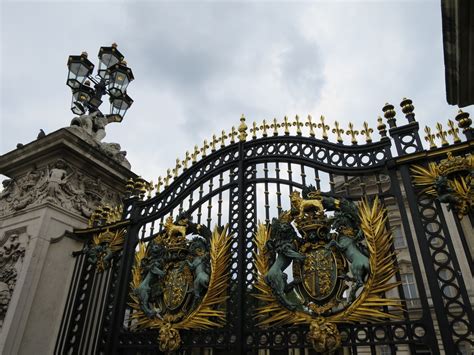 What To Expect From A Tour of Buckingham Palace