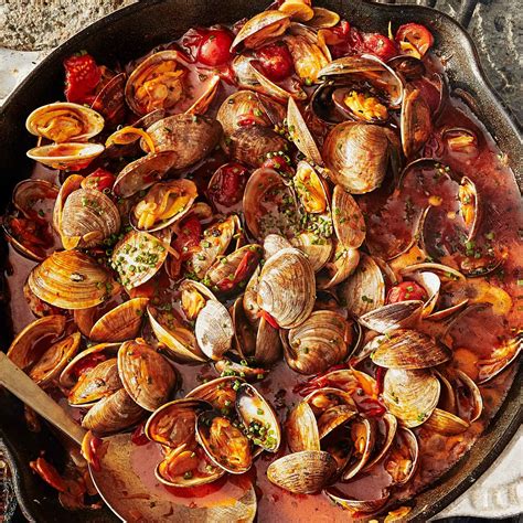 Clams With Spicy Tomato Broth and Garlic Mayo Recipe | Epicurious