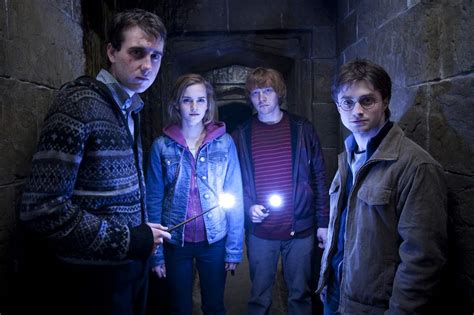 'Harry Potter Deathly Hallows 2' Movie Scenes - The Blade