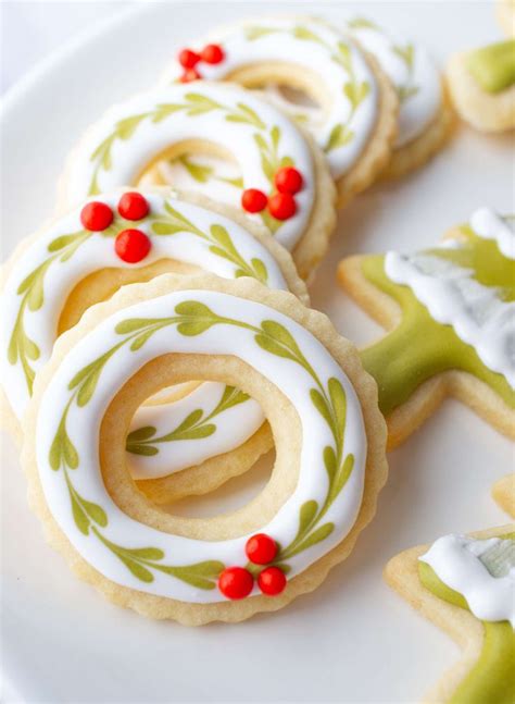 Easy decorated sugar cookies for Christmas! | Holiday baking, Christmas ...