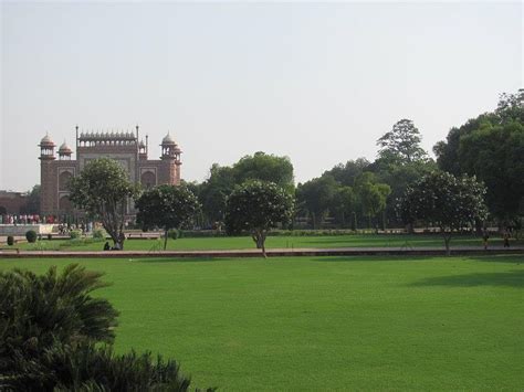 Taj Mahal Gardens - Gardens of Taj Mahal Agra - Charbagh Garden of Taj ...