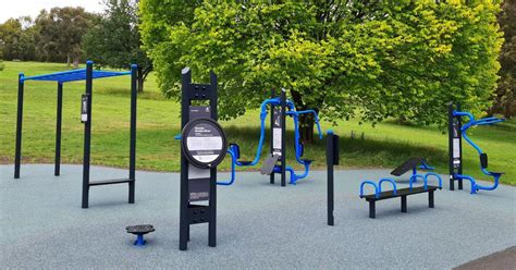 Outdoor exercise equipment fitness session | Manningham Council