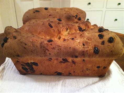 Leftovers 411 – Oatmeal Cinnamon Raisin Bread | Two Chums