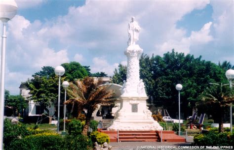 Sari-saring Monumento Alay Kay Rizal: Tuguegarao Town Plaza ...