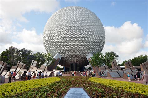 File:1 epcot spaceship earth 2010a.JPG - Wikipedia