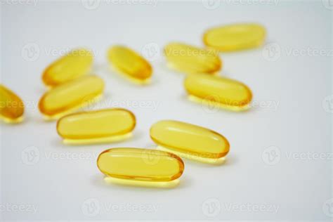 fish oil capsules 8902864 Stock Photo at Vecteezy