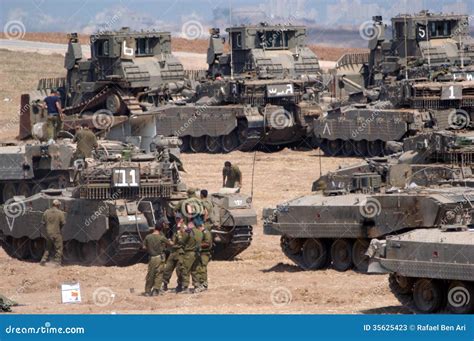 IDF Forces Tanks And Armed Vehicles Outside Gaza Strip Editorial Stock ...