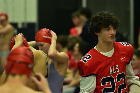 Lake Oswego High School athletes join forces for fundraiser to support ...