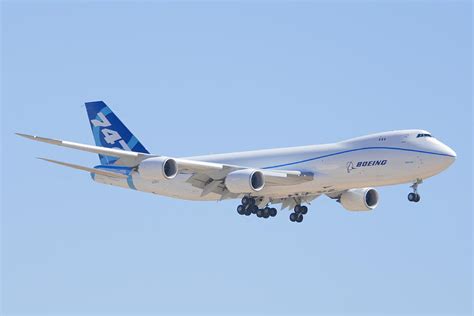 Boeing 747 Landing