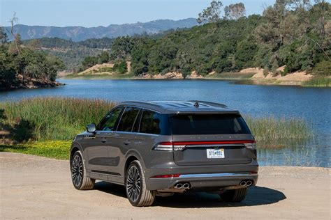 2020 Lincoln Aviator Plug-In Hybrid: 5 Pros and 4 Cons | Cars.com