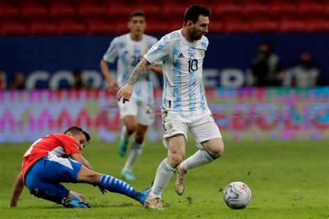 Lionel Messi Left 2 Paraguay Players Stranded with Stunning Skills in ...