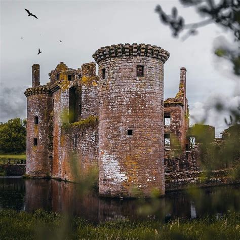 Scottish Castles | 🏰🏴󠁧󠁢󠁳󠁣󠁴󠁿 on Instagram: “Presents Caerlaverock Castle ...