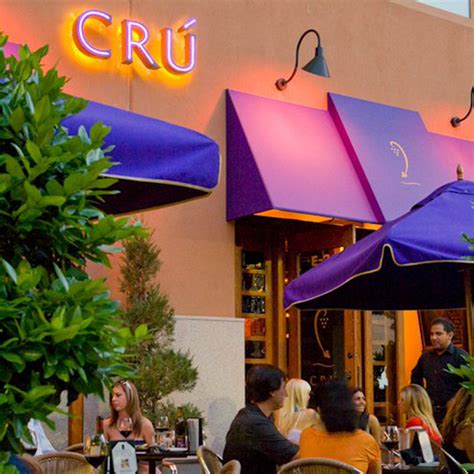 Shops at Legacy – CRÚ Food & Wine Bar