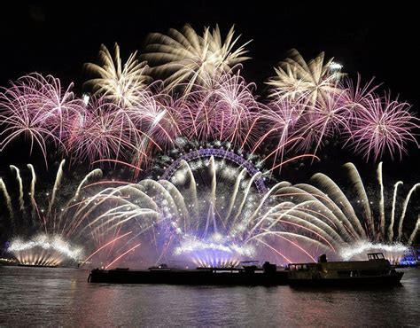 London Eye New Year’s Eve fireworks: Britain welcomes 2018 | UK | News ...