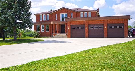 Detached House for Sale: 10 Grafton Crescent, Brampton, Ontario