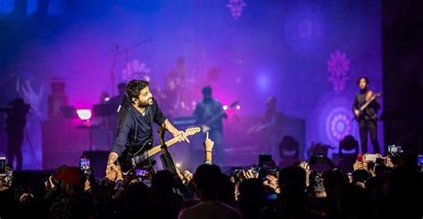 Arijit Singh injured by overzealous fan during live concert | Onmanorama