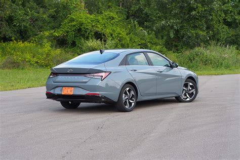 2021 Hyundai Elantra Hybrid review: Where style meets efficiency - CNET