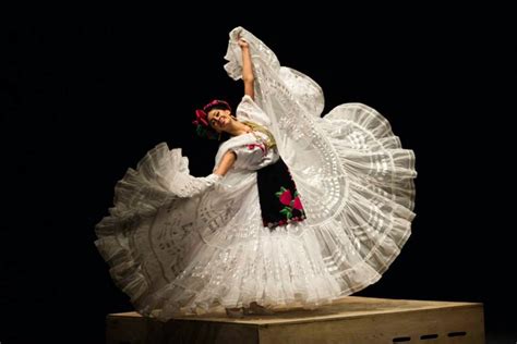 Ballet But Different: Ballet Folklórico de México Stops in Chicago on ...