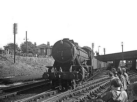 Disused Stations: Cheadle Heath Station