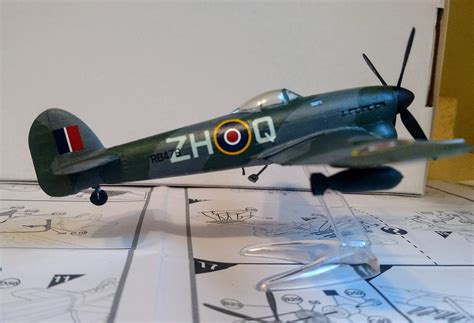 Hawker Typhoon -- Plastic Model Airplane Kit -- 1/72 Scale -- #02041 ...