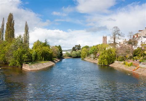 40 Best Places to Visit in Devon: Beaches, Towns and Moors!