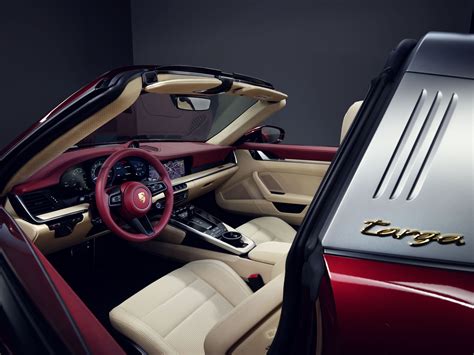 Paying tribute to tradition: the 911 Targa 4S Heritage Design Edition ...