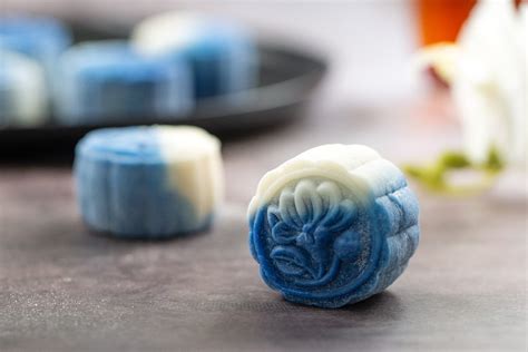 Chewy Custard Snow Skin Mooncake Recipe