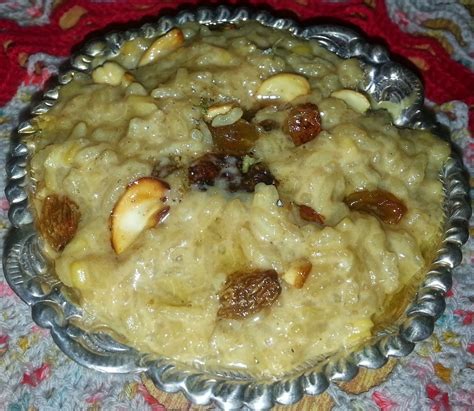 Aruna's Kitchen: Sweet Pongal - Bellam Pongali - Vellam Pongal Recipe