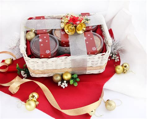 Pin oleh Metty di hampers | Pembungkus hadiah, Ide kemasan, Natal