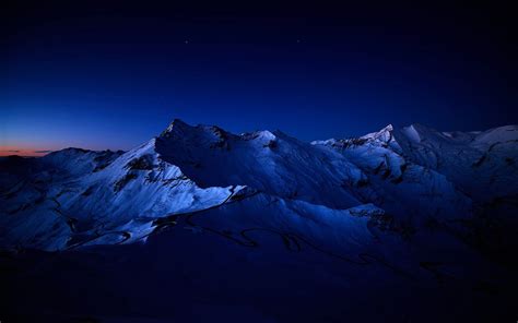 Snow Mountain Night Wallpaper