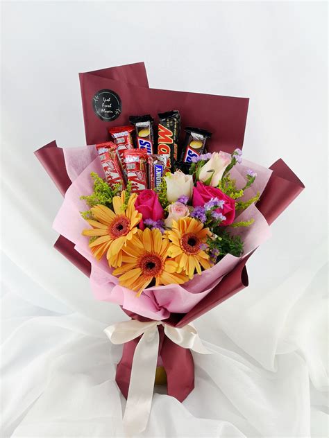 Sweet Chocolate Gift | Chocolate flowers bouquet, Chocolate bouquet ...