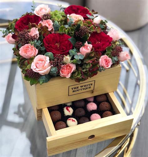 Lovely red flower box with chocolates make a nice gift .. #flores # ...