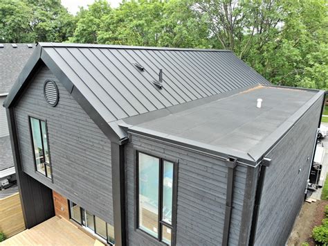 Standing seam metal roof - Metal Roof Experts in Ontario, Toronto, Canada.