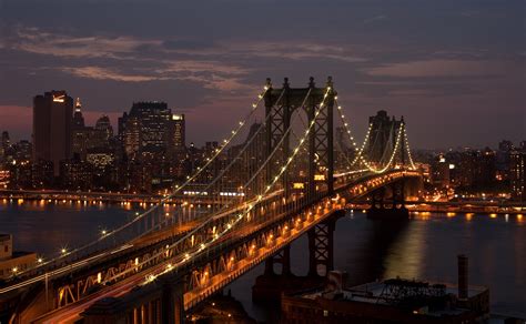 File:Manhattan Bridge in New York City in the dark.jpg - Wikimedia Commons