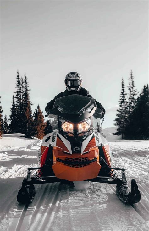 How to Ride a Snowmobile: Snowmobile Basics for Beginners | Composit Tracks