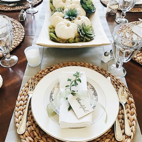 16 Beautifully Simple Thanksgiving Table Setting Ideas - jane at home