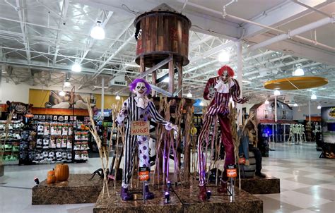 the Annandale Blog: Halloween stores open in Mason District