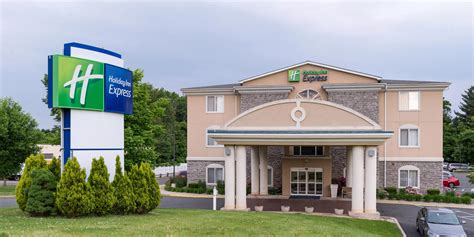 Holiday Inn Express Newington Map & Driving Directions | Parking ...